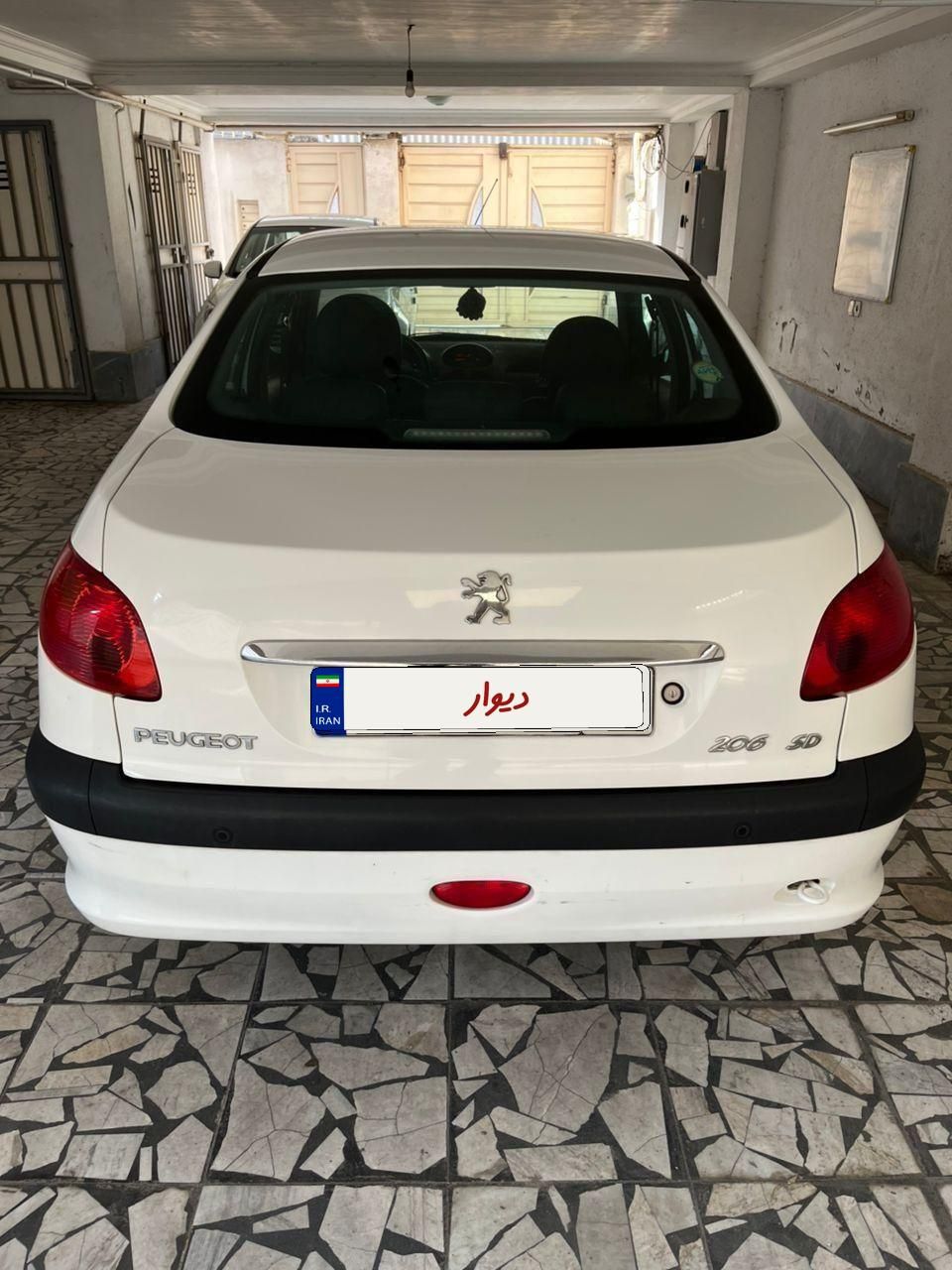 پژو ۲۰۶ صندوق دار v8 - 1392