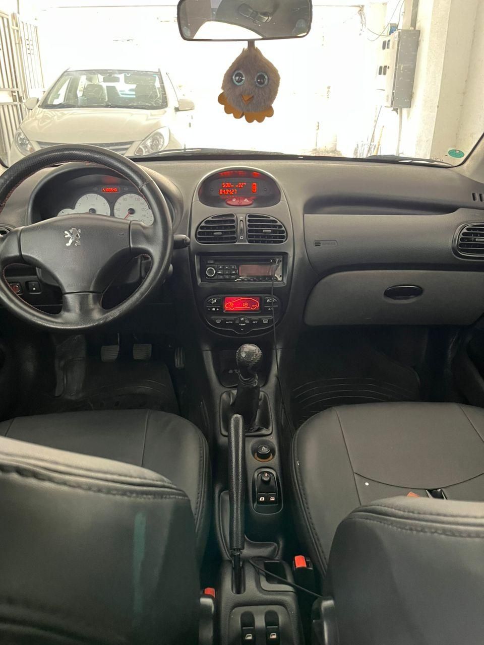 پژو ۲۰۶ صندوق دار v8 - 1392