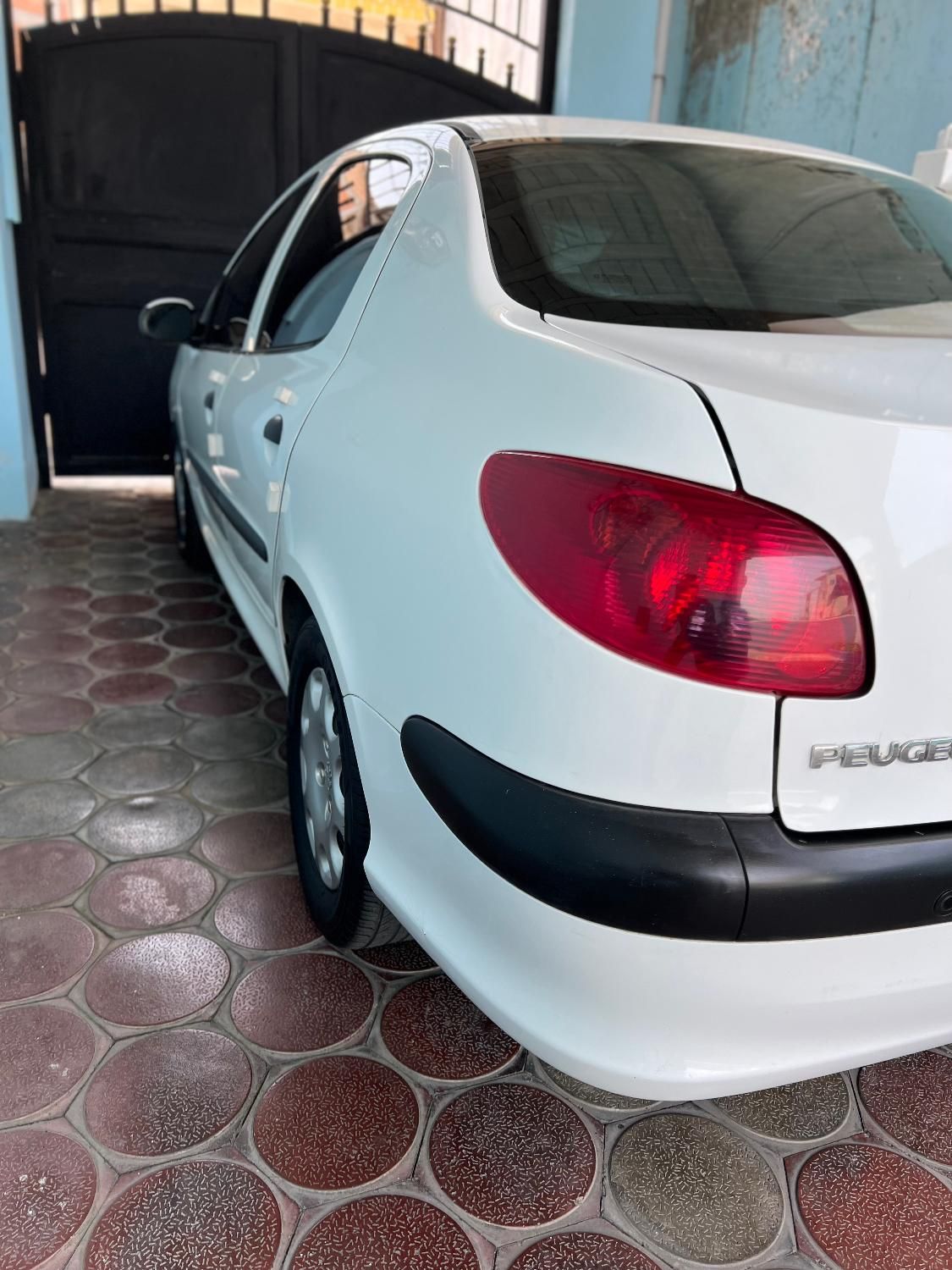 پژو ۲۰۶ صندوق دار v8 - 1397