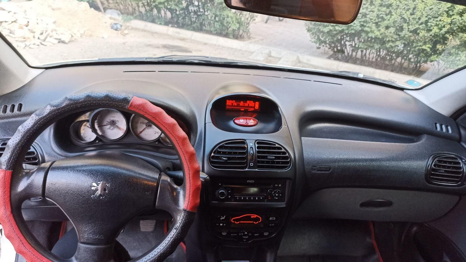 پژو ۲۰۶ صندوق دار v8 - 1397