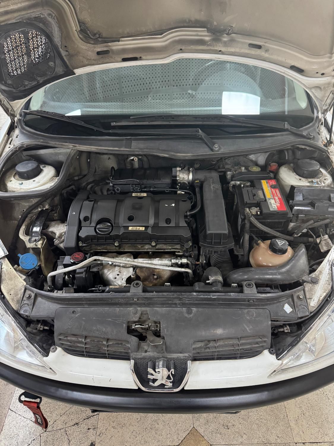 پژو ۲۰۶ صندوق دار v8 - 1394
