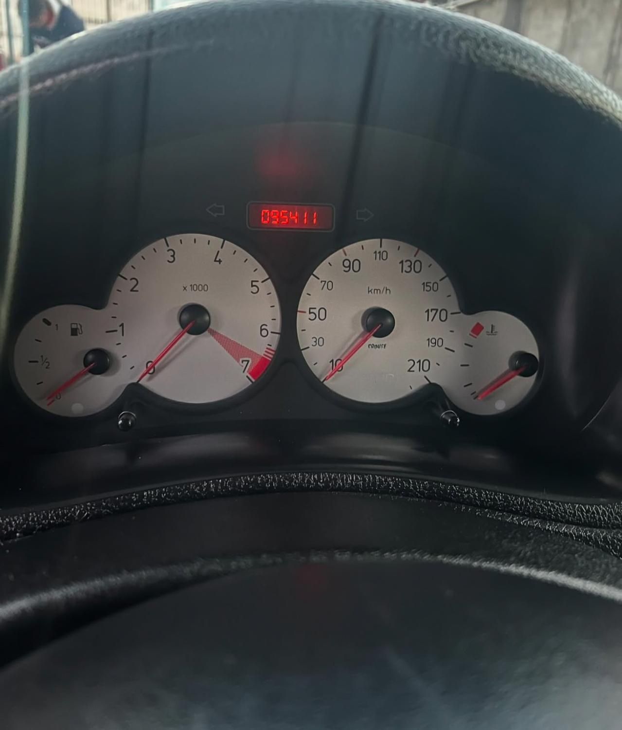 پژو ۲۰۶ صندوق دار v8 - 1390