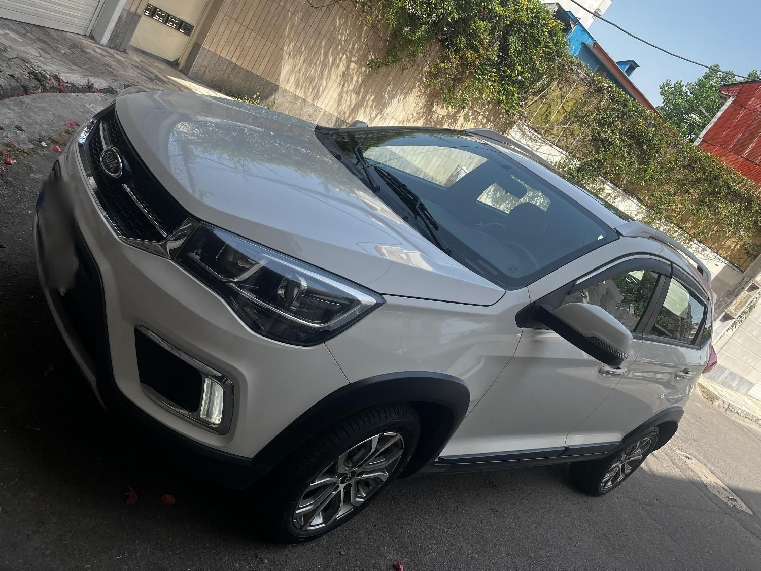 ام وی ام X22 دنده‌ای لاکچری - 1396