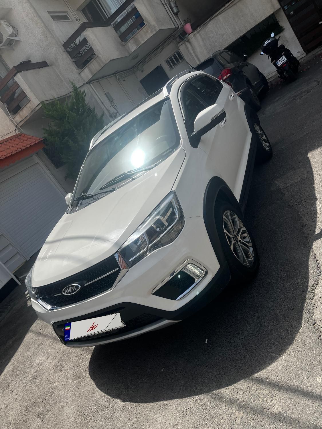 ام وی ام X22 دنده‌ای لاکچری - 1396
