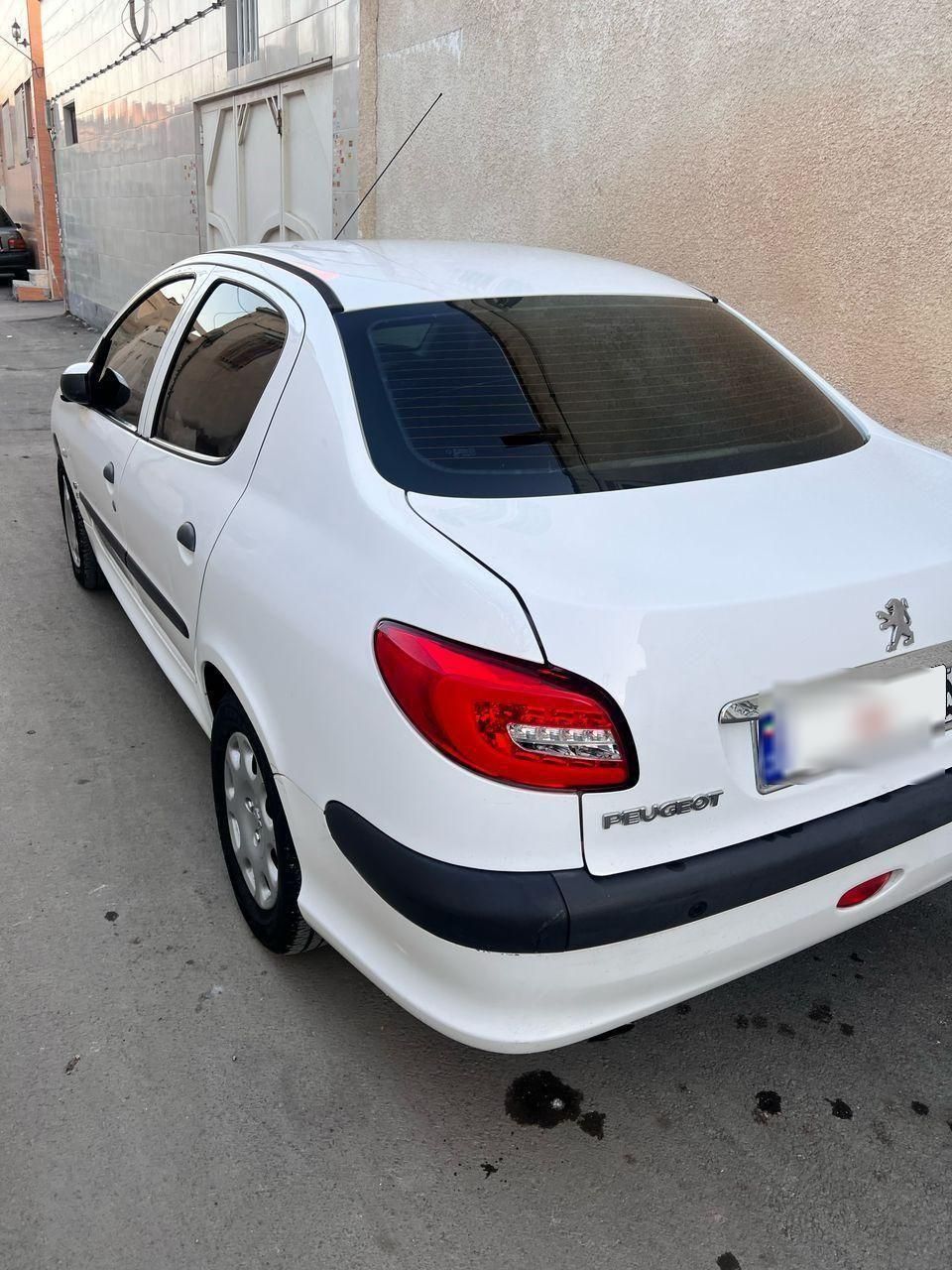 پژو ۲۰۶ صندوق دار v8 - 1396