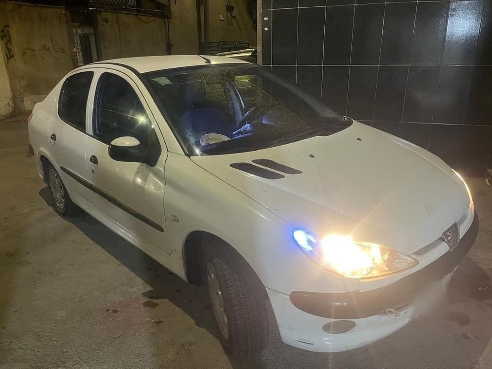 پژو ۲۰۶ صندوق دار v8 - 1392