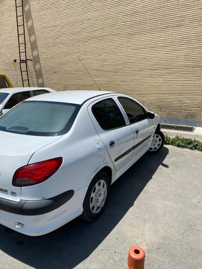 پژو ۲۰۶ صندوق دار v8 - 1391