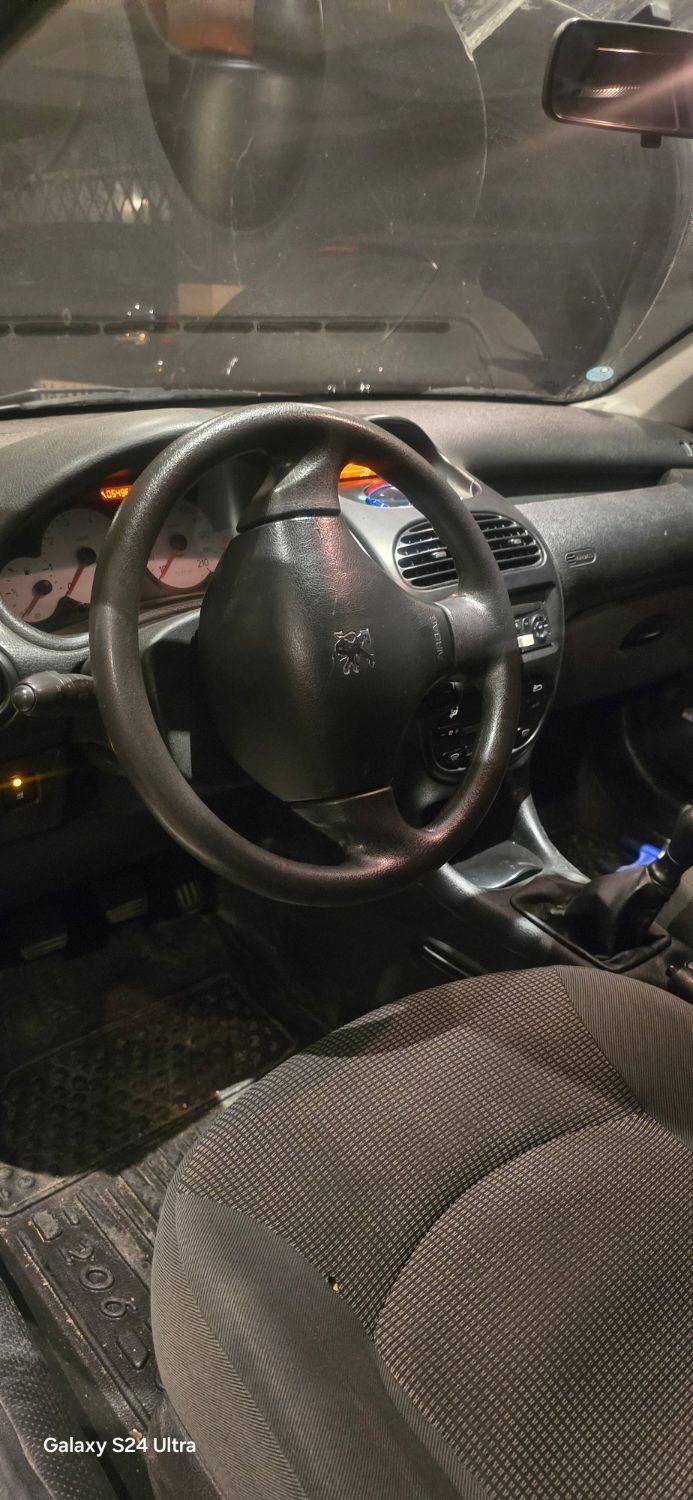 پژو ۲۰۶ صندوق دار v8 - 1399