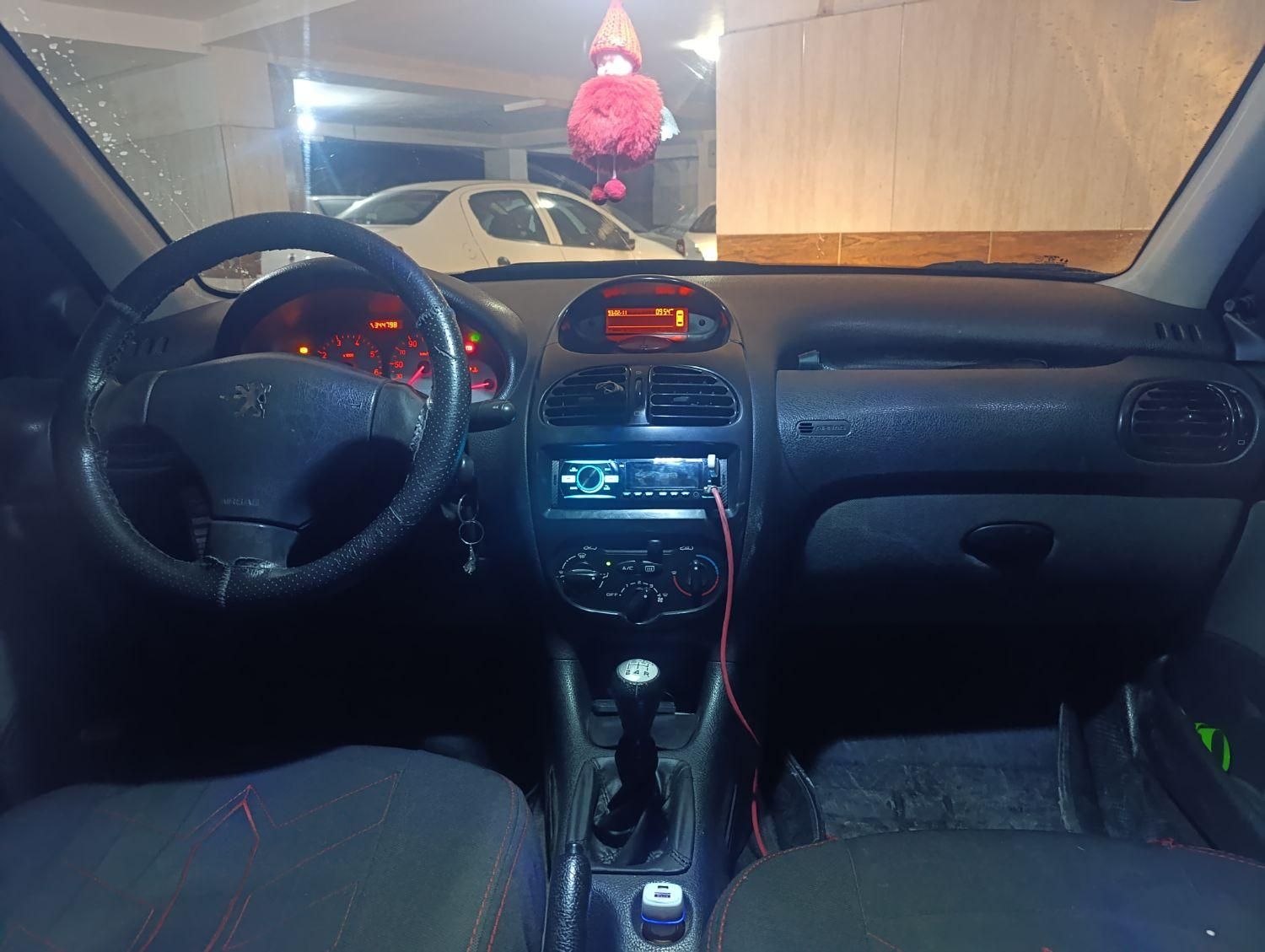 پژو ۲۰۶ صندوق دار v8 - 1393