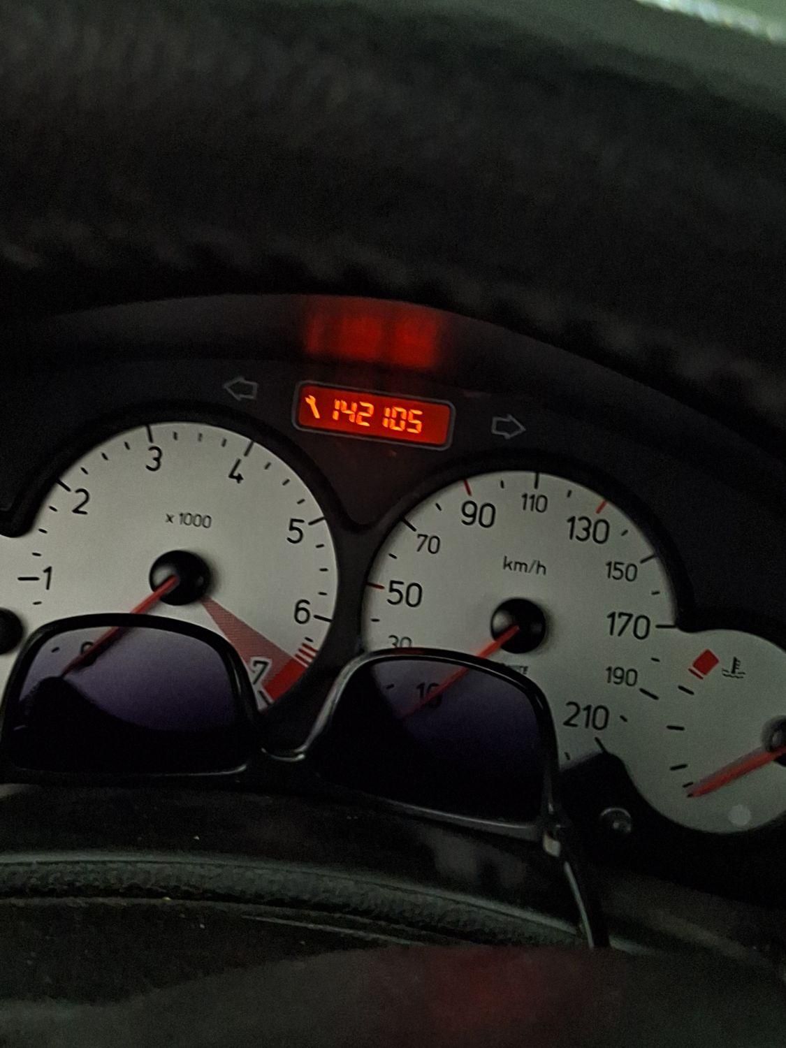 پژو ۲۰۶ صندوق دار v8 - 1397