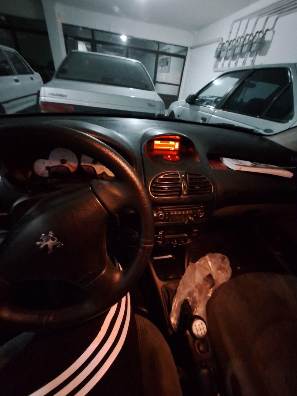 پژو ۲۰۶ صندوق دار v8 - 1397