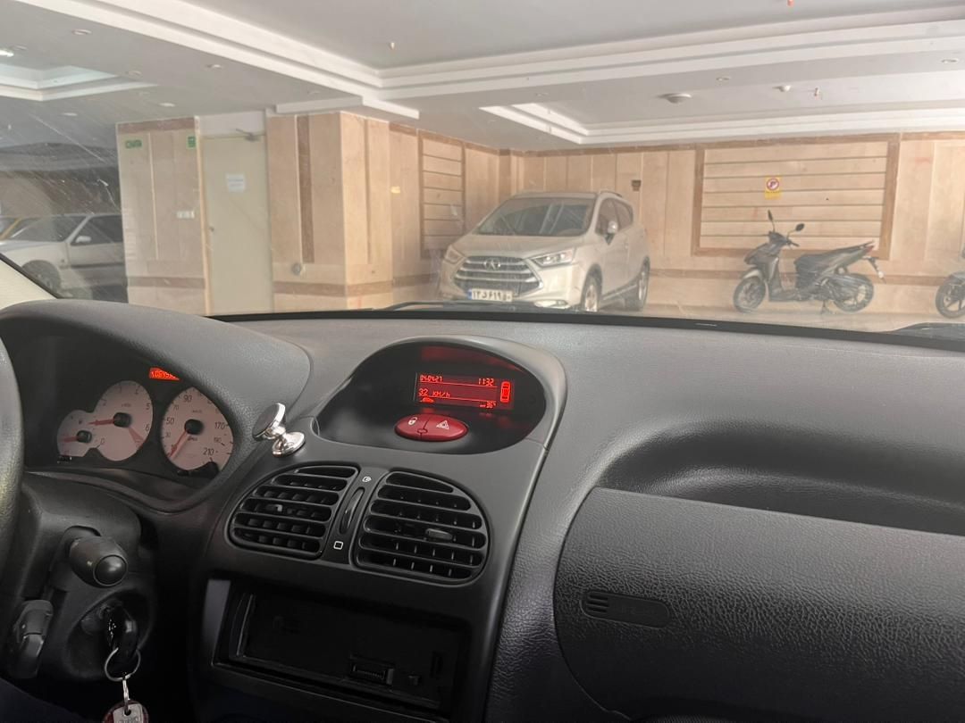 پژو ۲۰۶ صندوق دار v8 - 1398