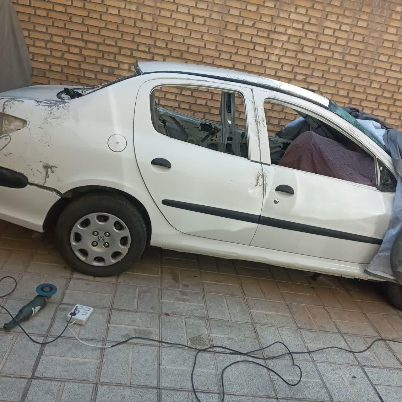 پژو ۲۰۶ صندوق دار v8 - 1394