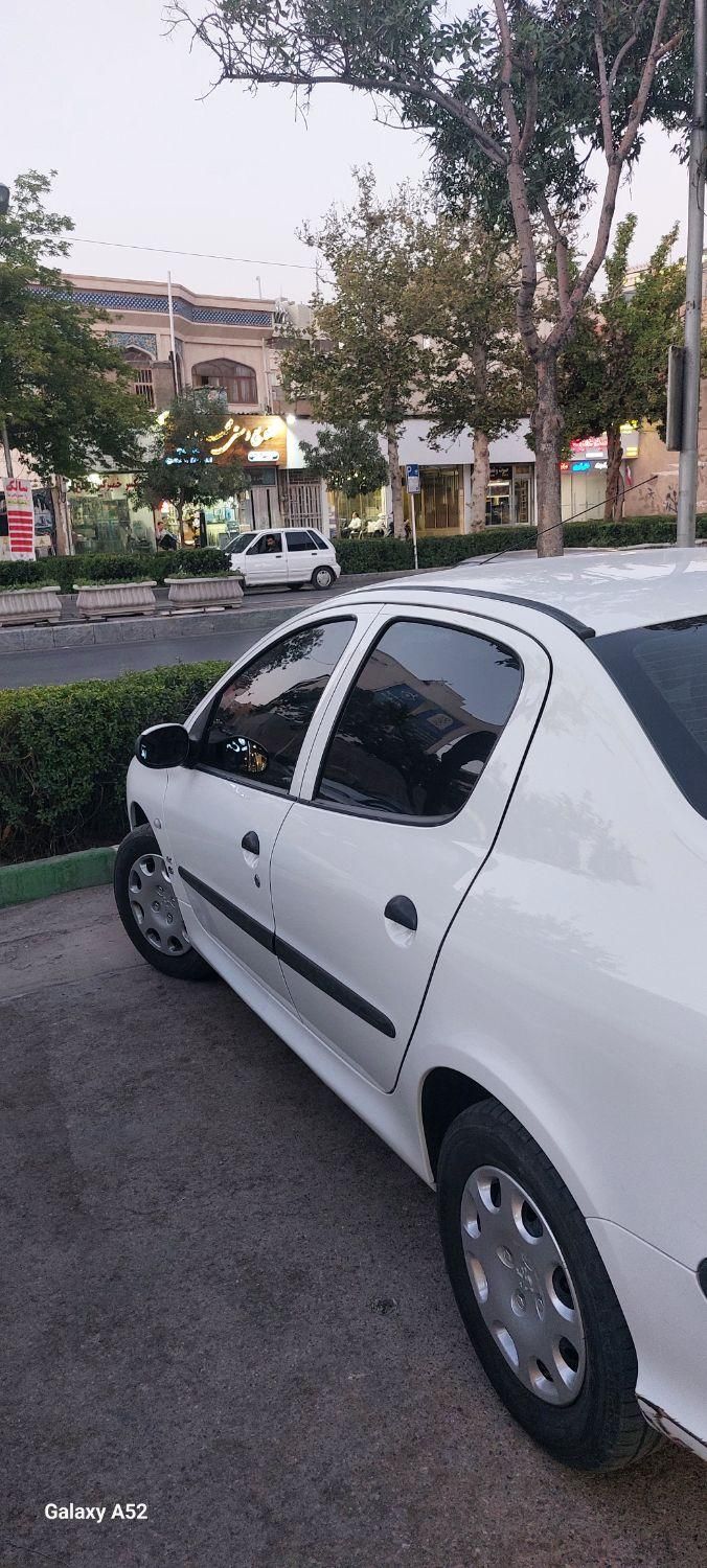 پژو ۲۰۶ صندوق دار v8 - 1396