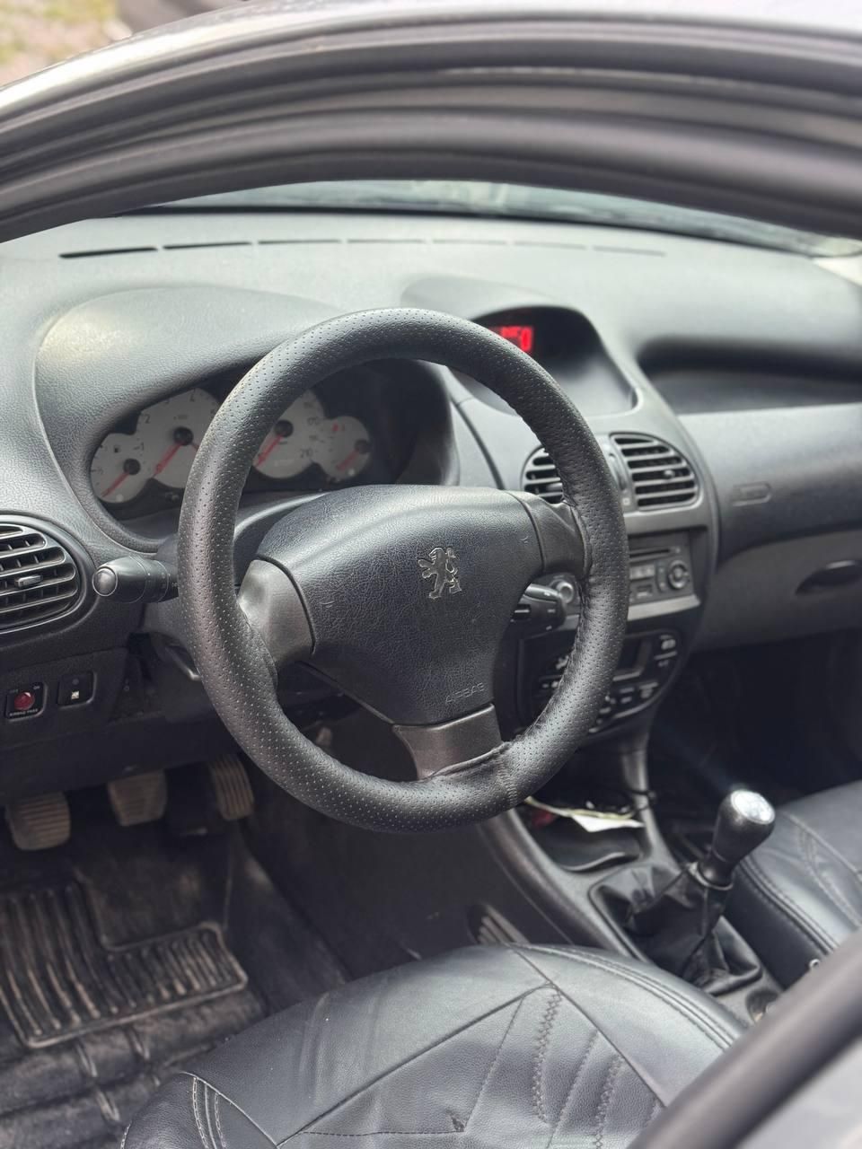 پژو ۲۰۶ صندوق دار v8 - 1398