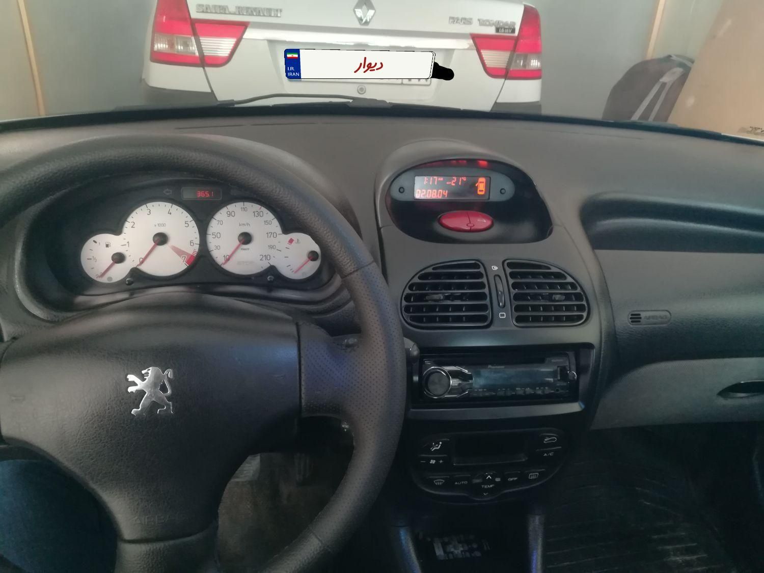 پژو ۲۰۶ صندوق دار v8 - 1392