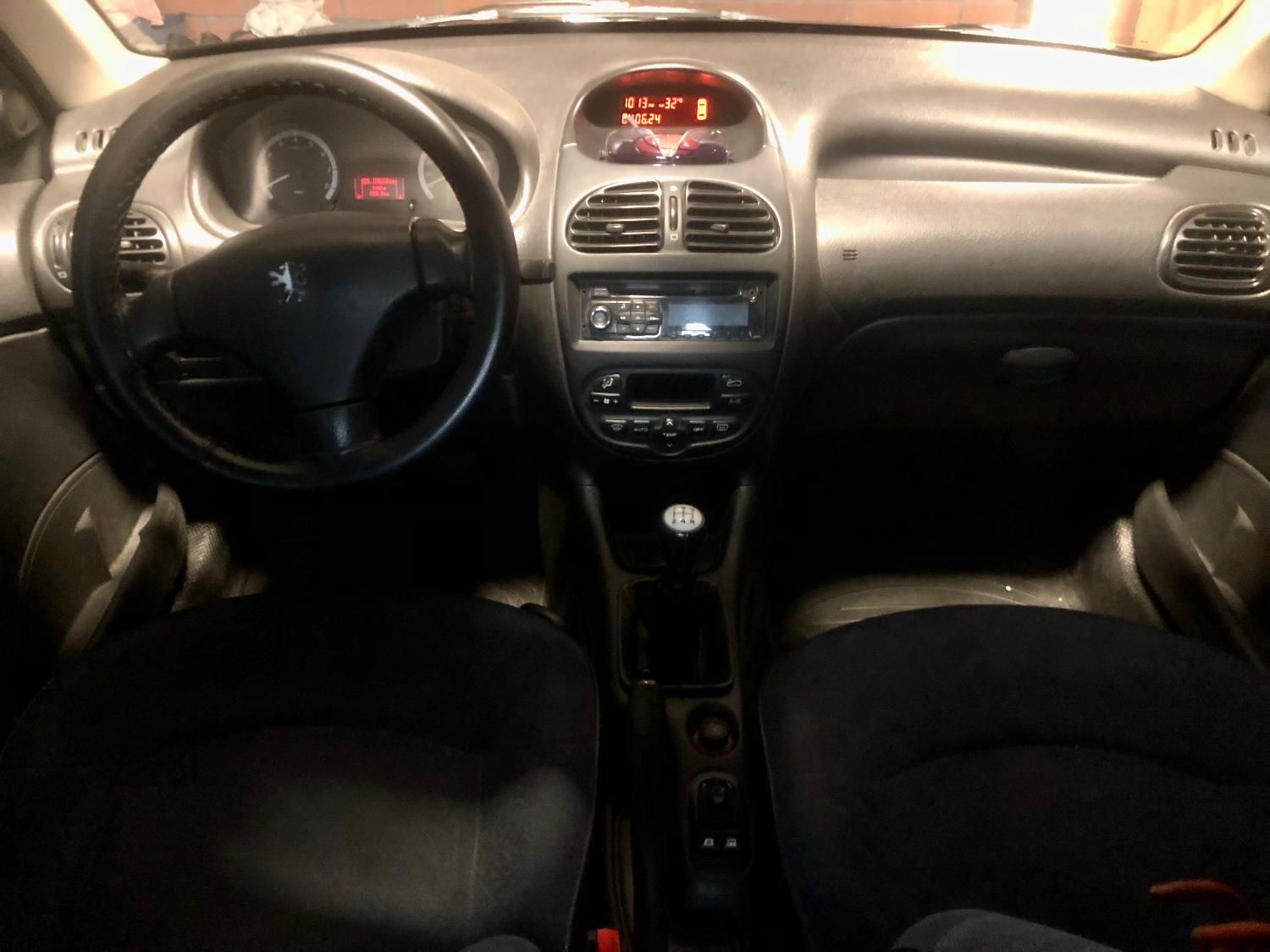 پژو ۲۰۶ صندوق دار v8 - 1391