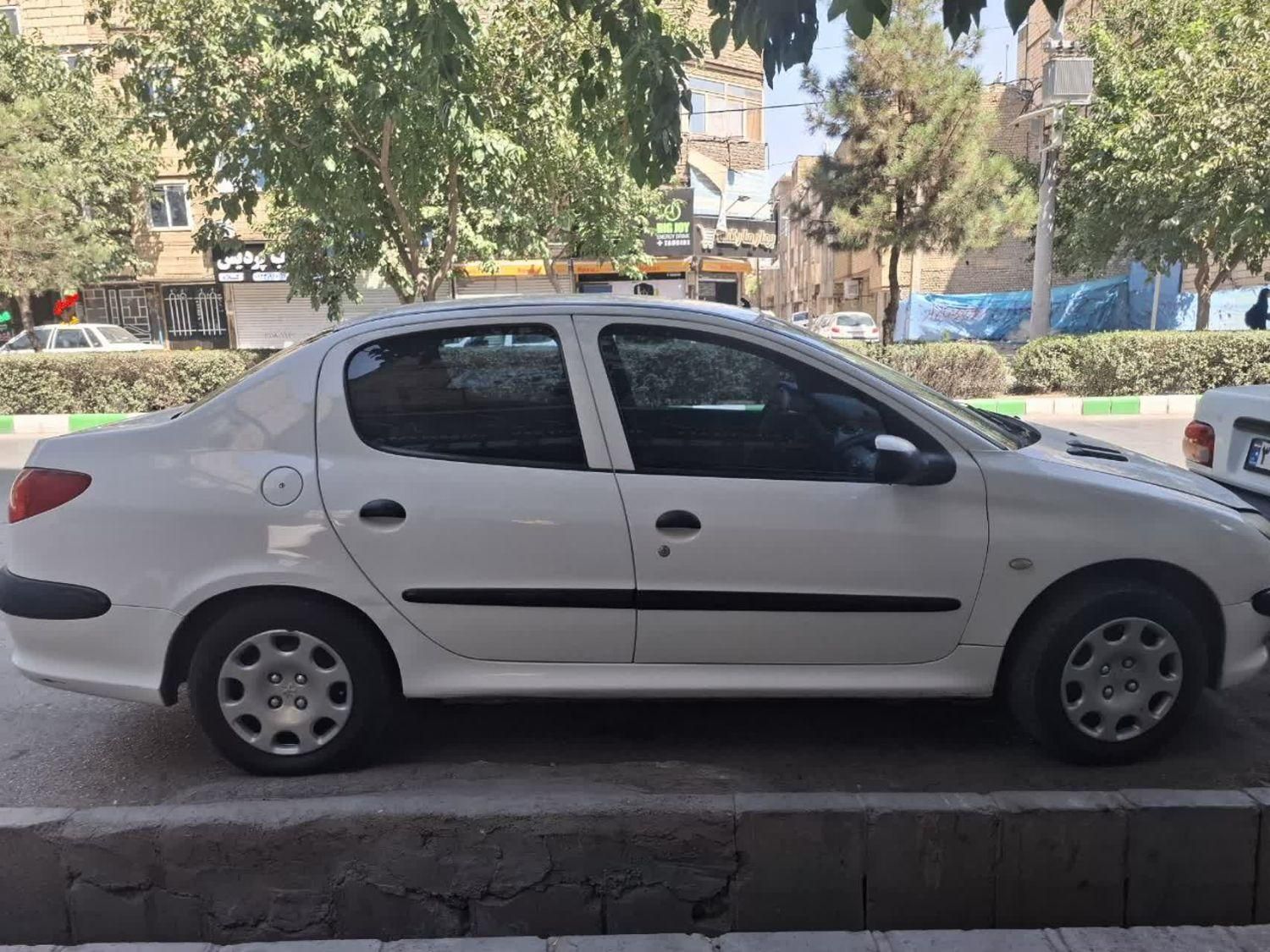پژو ۲۰۶ صندوق دار v8 - 1395