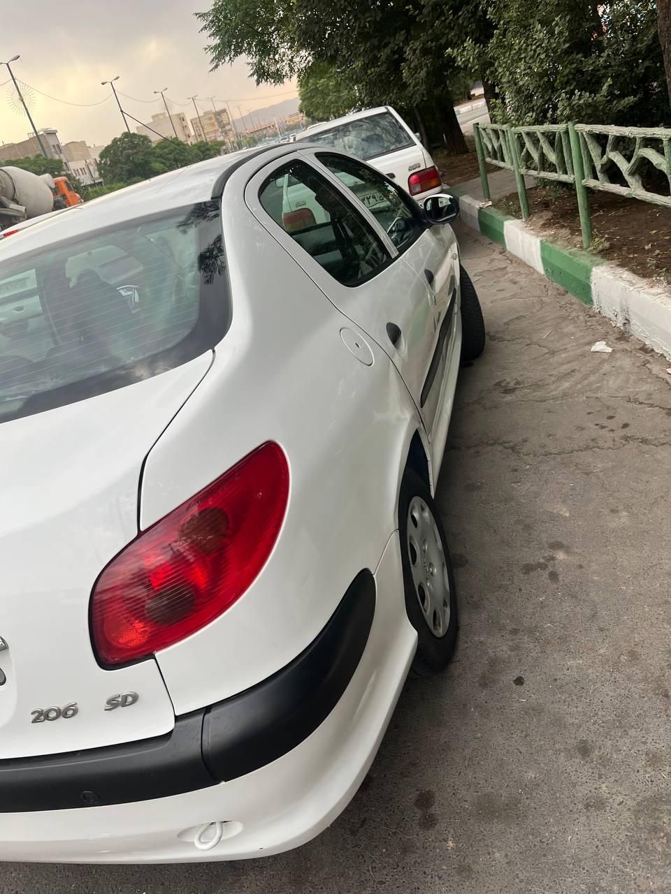پژو ۲۰۶ صندوق دار v8 - 1396