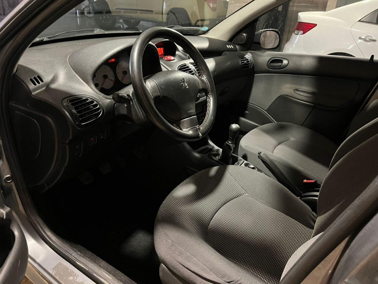 پژو ۲۰۶ صندوق دار v8 - 1397