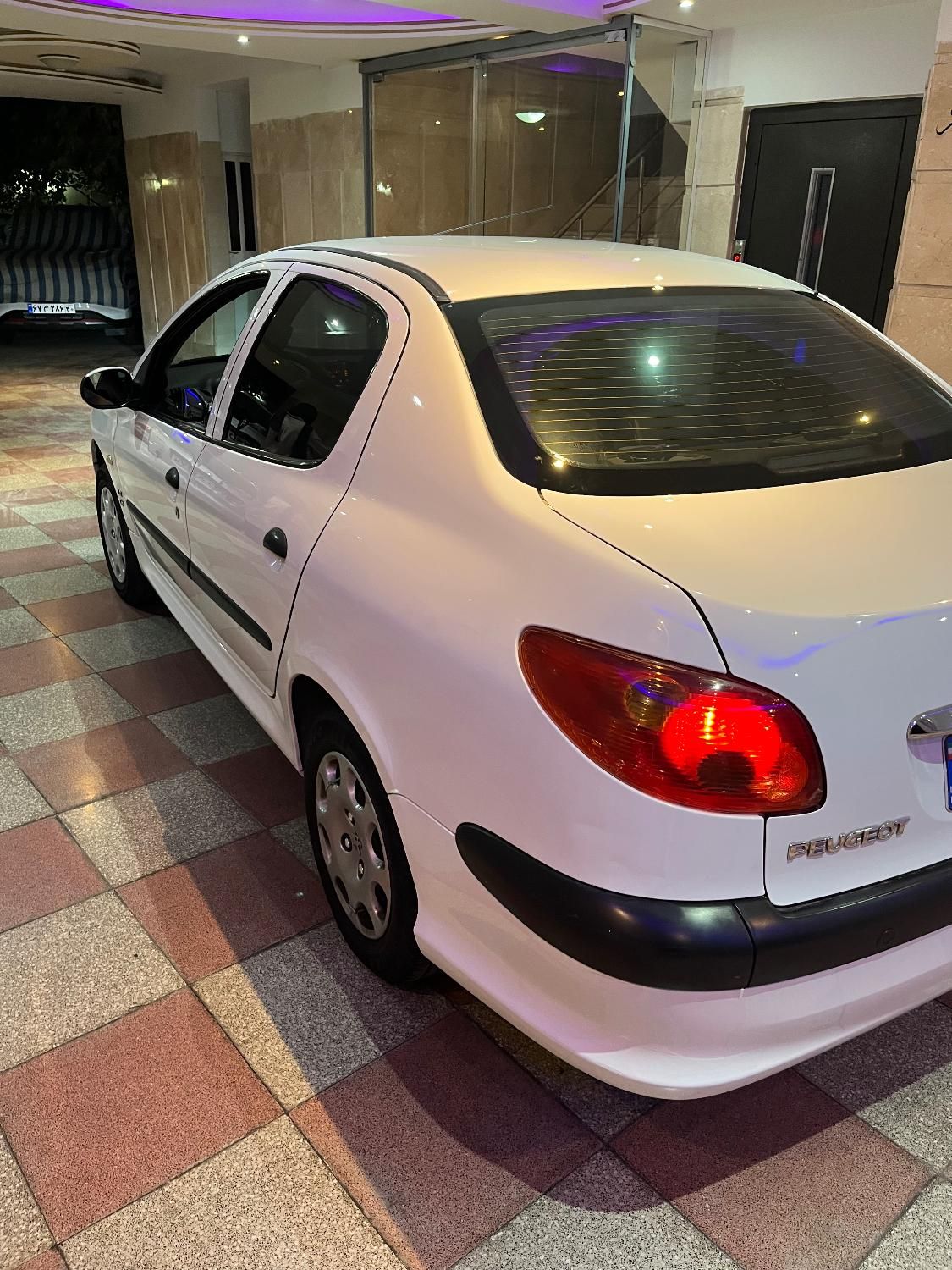پژو ۲۰۶ صندوق دار v8 - 1393