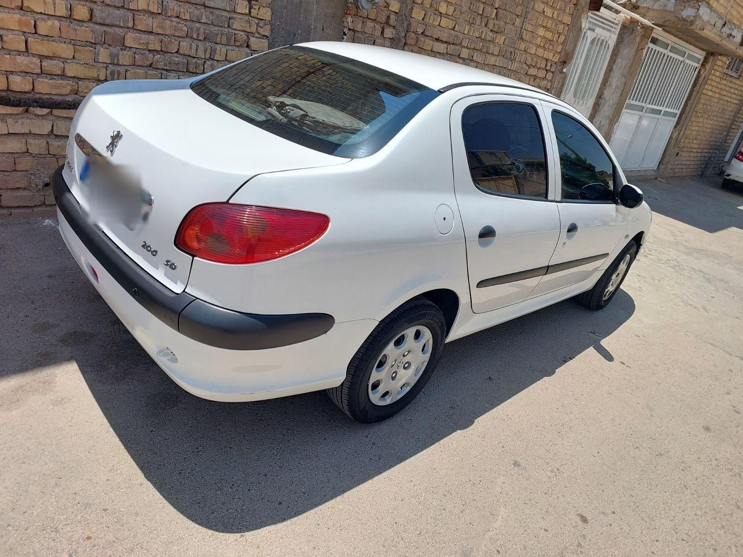 پژو ۲۰۶ صندوق دار v8 - 1396