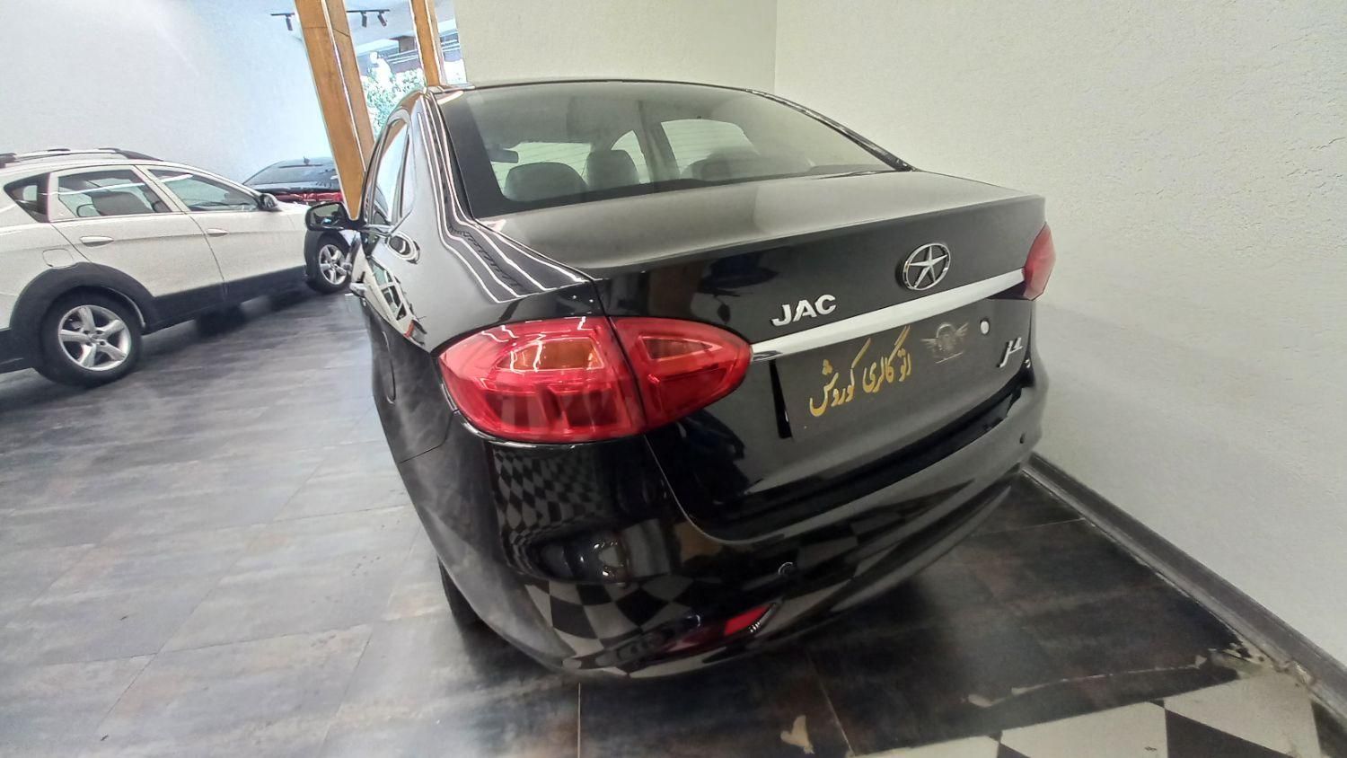 جک J4 اتوماتیک ساده - 1404
