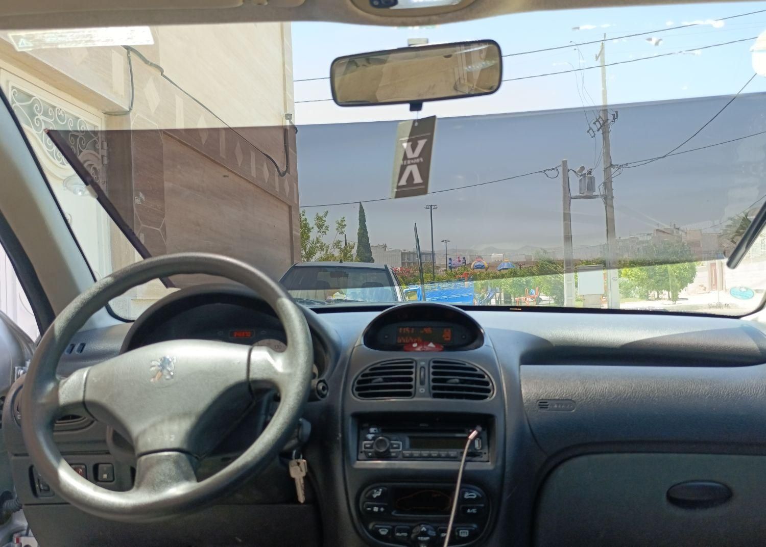 پژو ۲۰۶ صندوق دار v8 - 1393