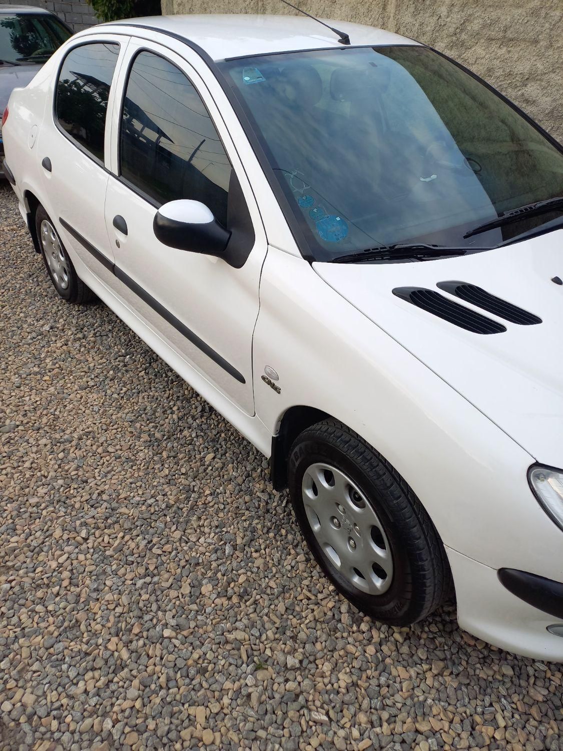 پژو ۲۰۶ صندوق دار v8 - 1390