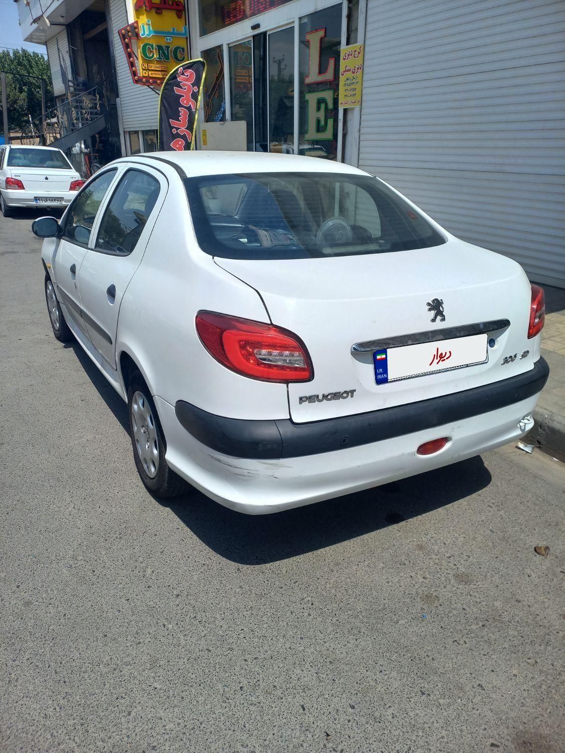 پژو ۲۰۶ صندوق دار v8 - 1392