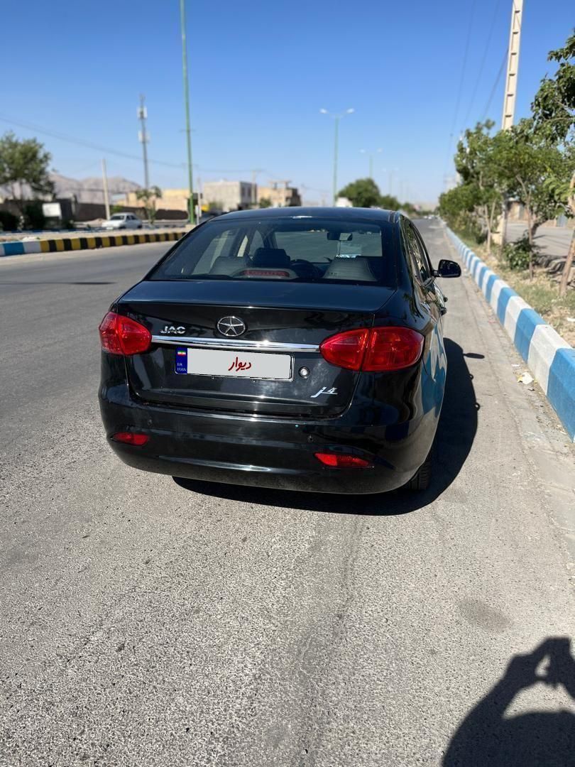 جک J4 اتوماتیک ساده - 1402