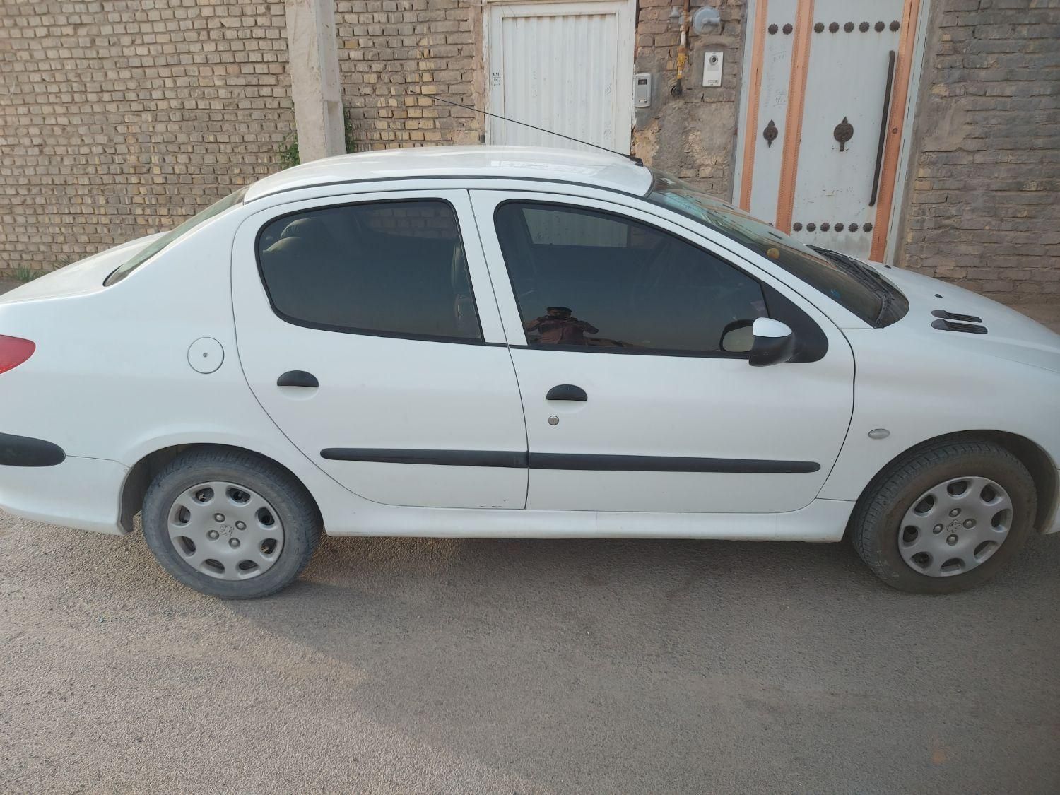 پژو ۲۰۶ صندوق دار v8 - 1396