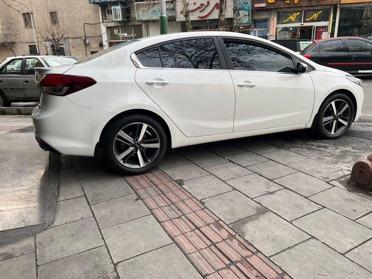 کیا سراتو 2.0 لیتر اتوماتیک GT لاین - 2017