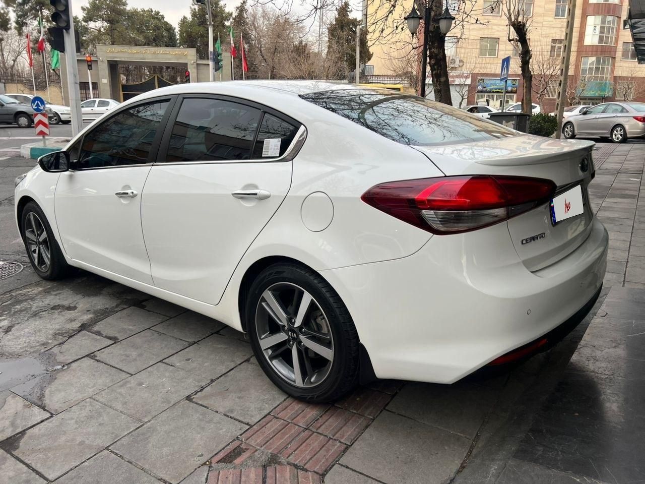 کیا سراتو 2.0 لیتر اتوماتیک GT لاین - 2017