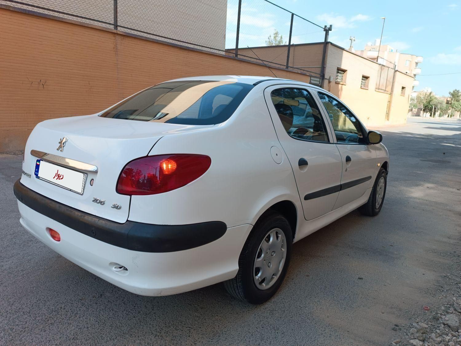 پژو ۲۰۶ صندوق دار v8 - 1393