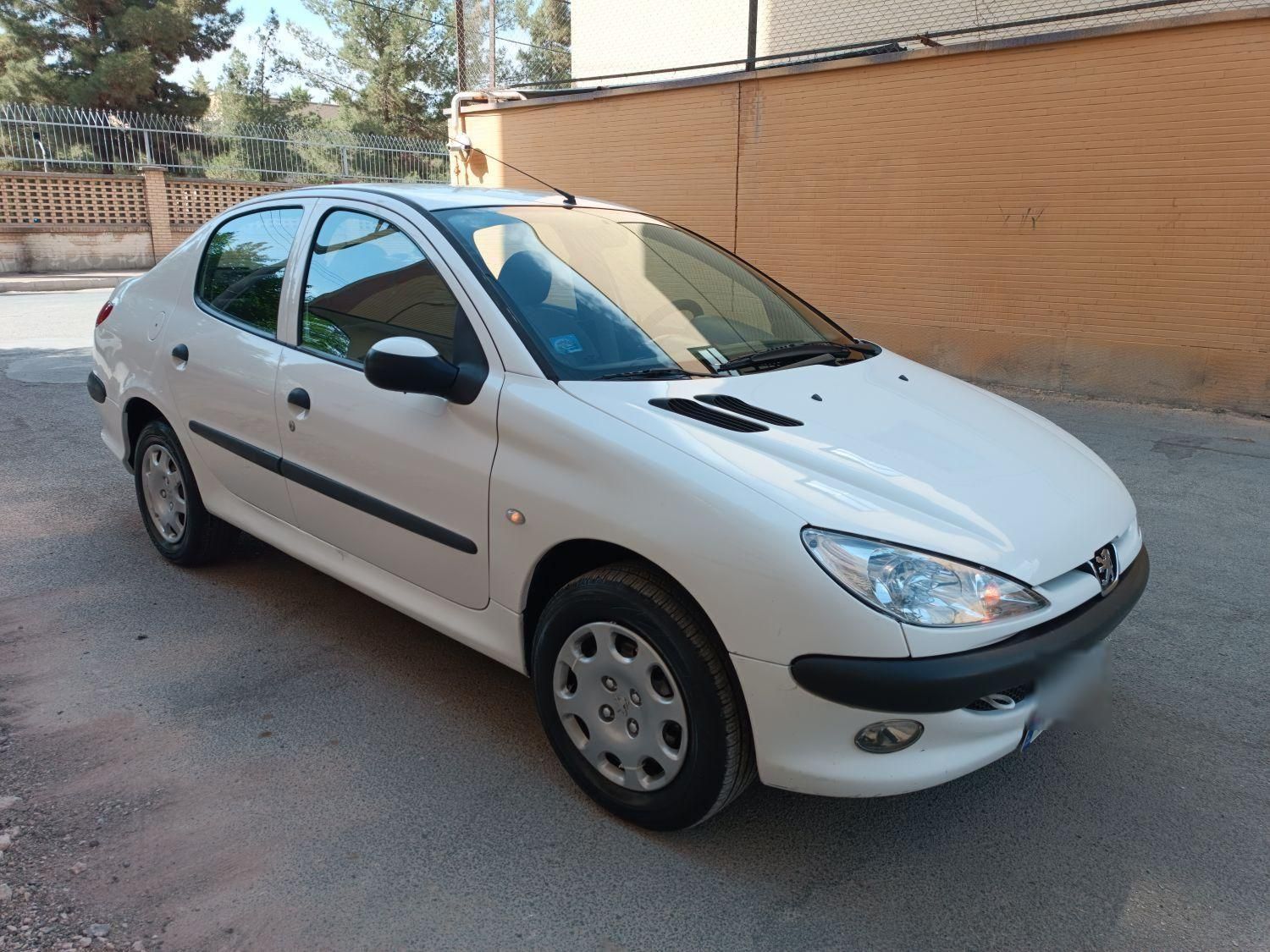 پژو ۲۰۶ صندوق دار v8 - 1393