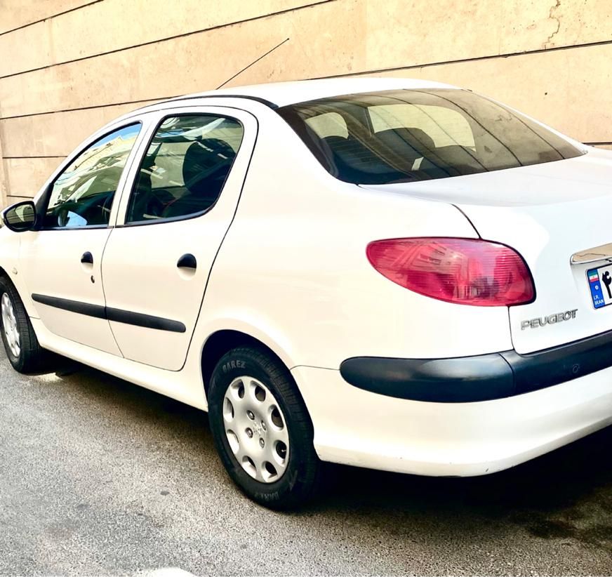 پژو ۲۰۶ صندوق دار v8 - 1395