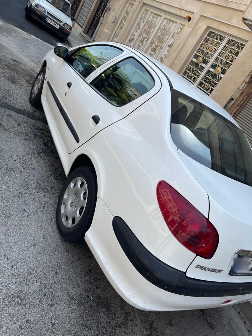 پژو ۲۰۶ صندوق دار v8 - 1397