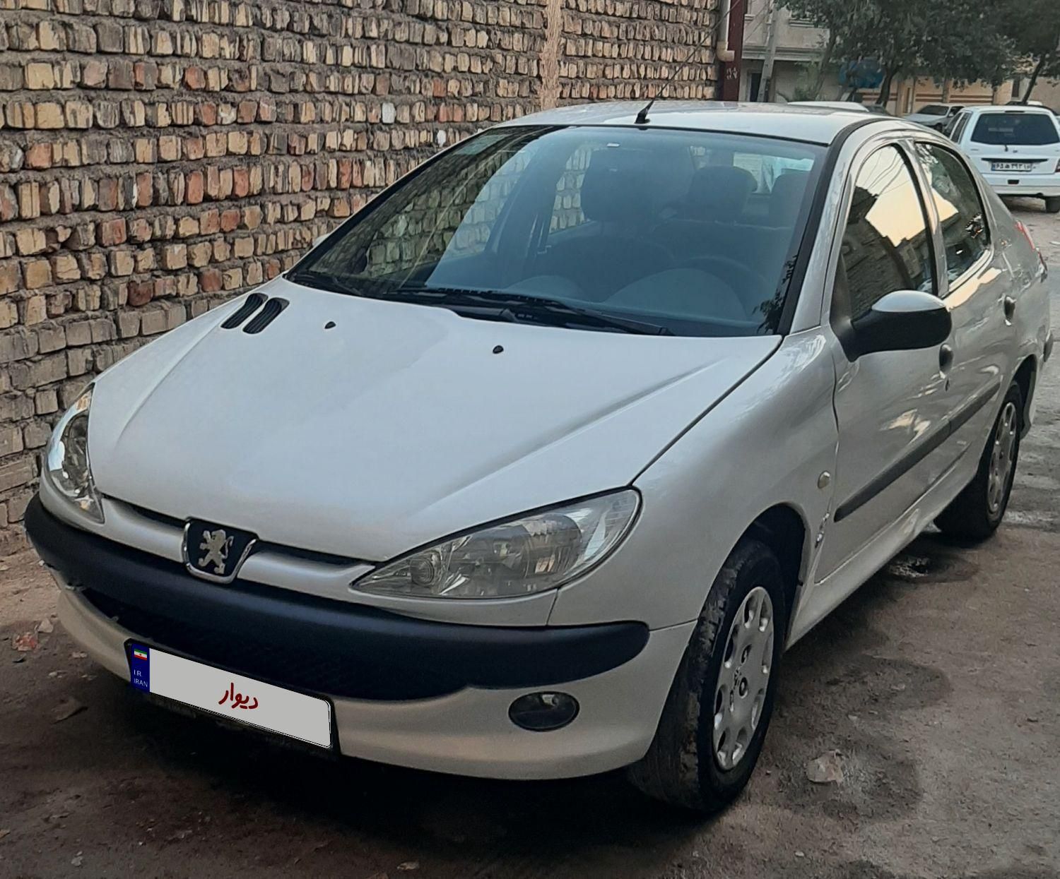 پژو ۲۰۶ صندوق دار v8 - 1396