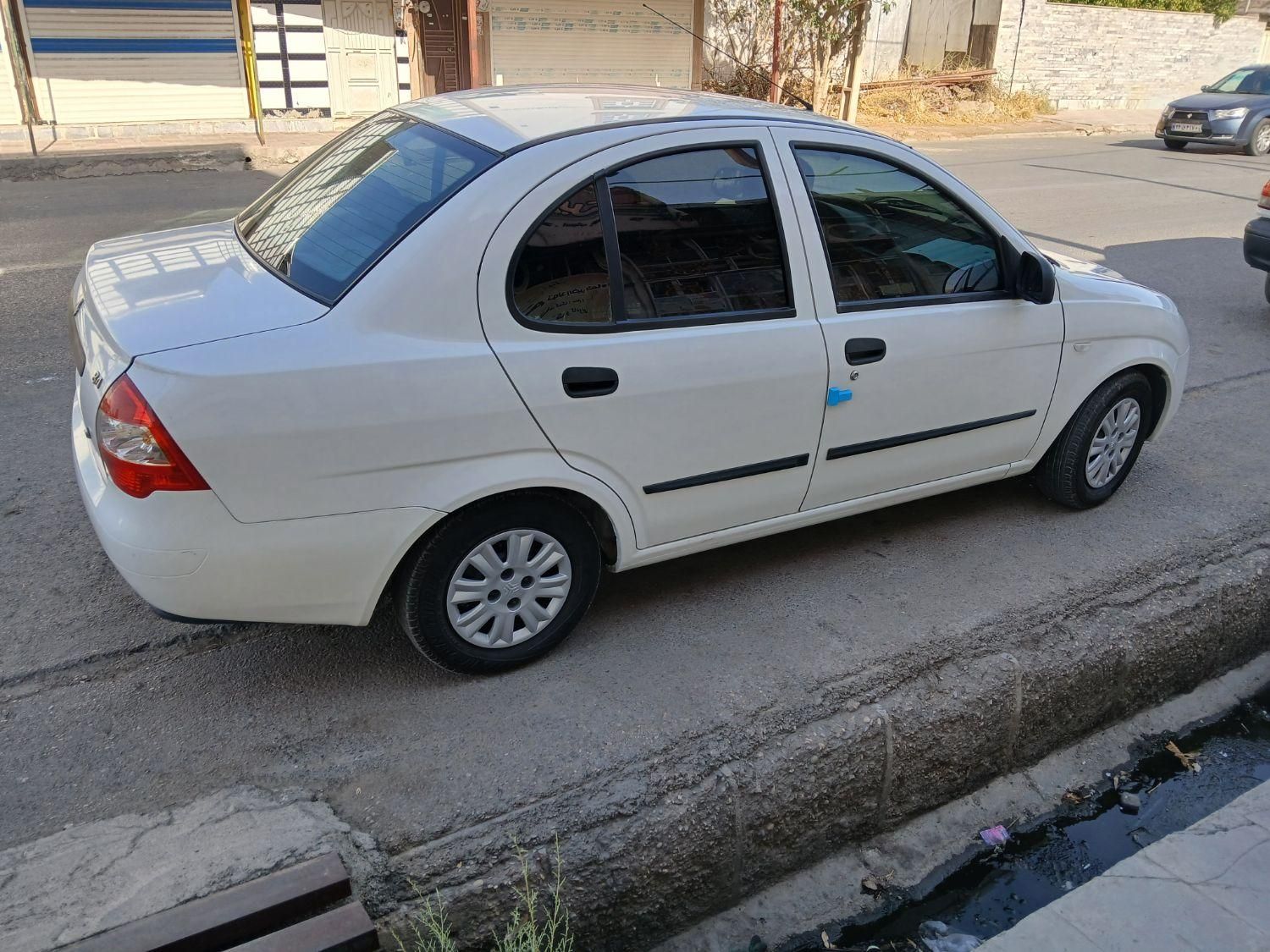 تیبا صندوق دار SX - 1401