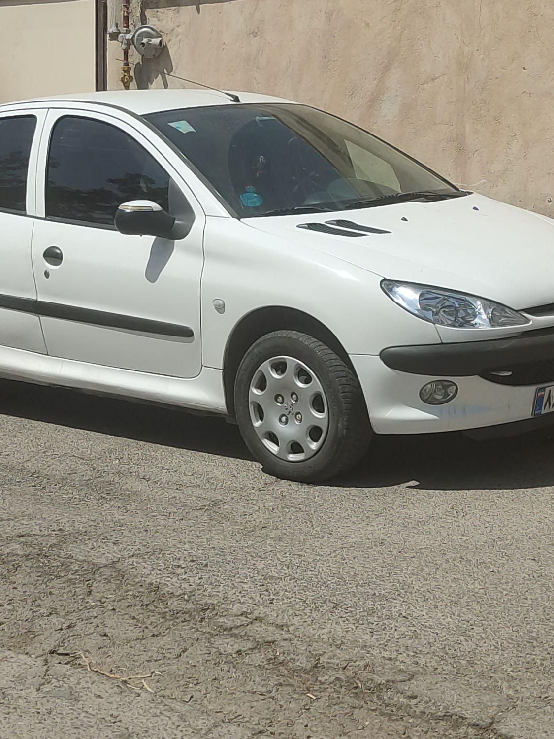 پژو ۲۰۶ صندوق دار v8 - 1393