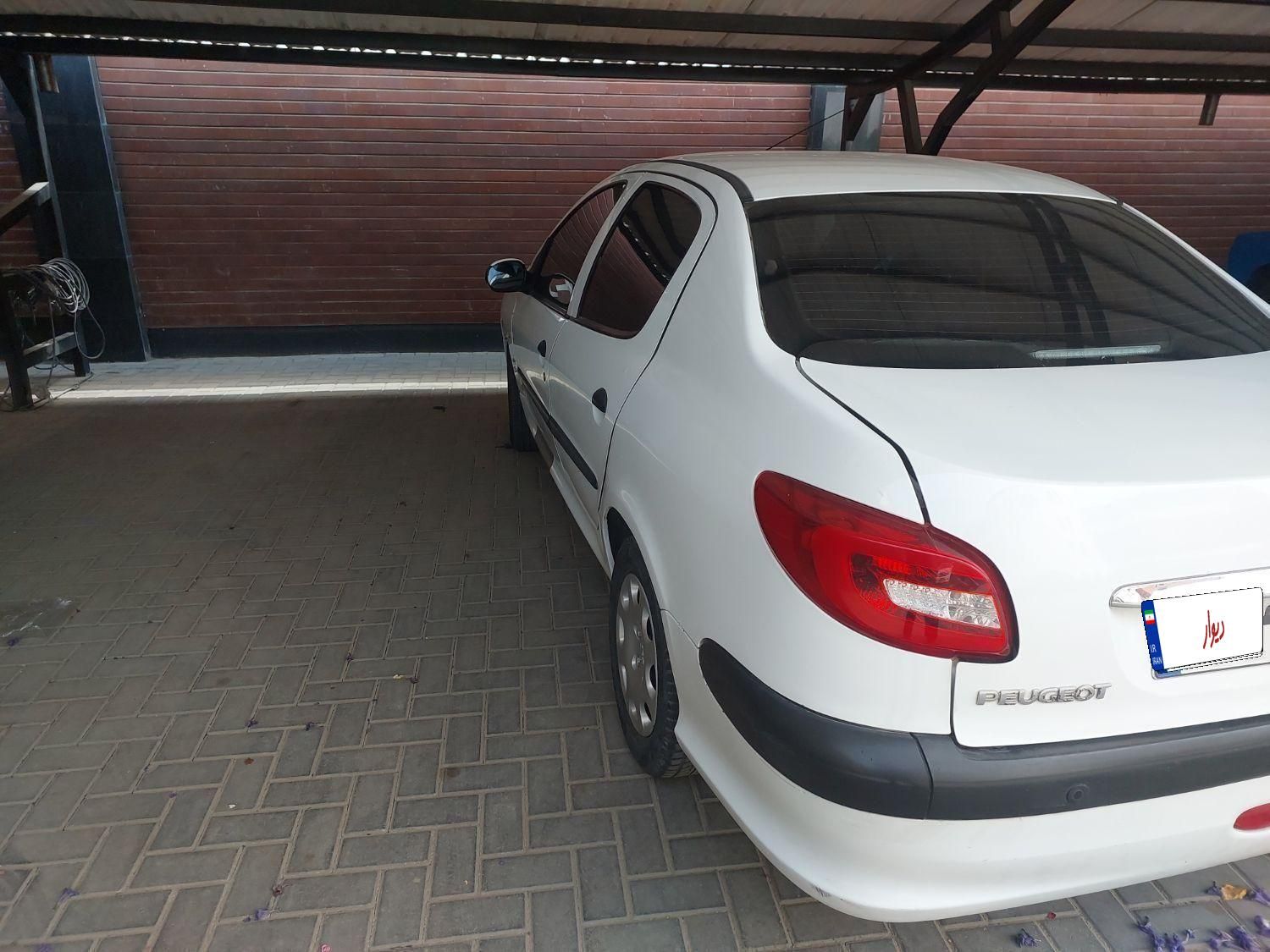 پژو ۲۰۶ صندوق دار v8 - 1394