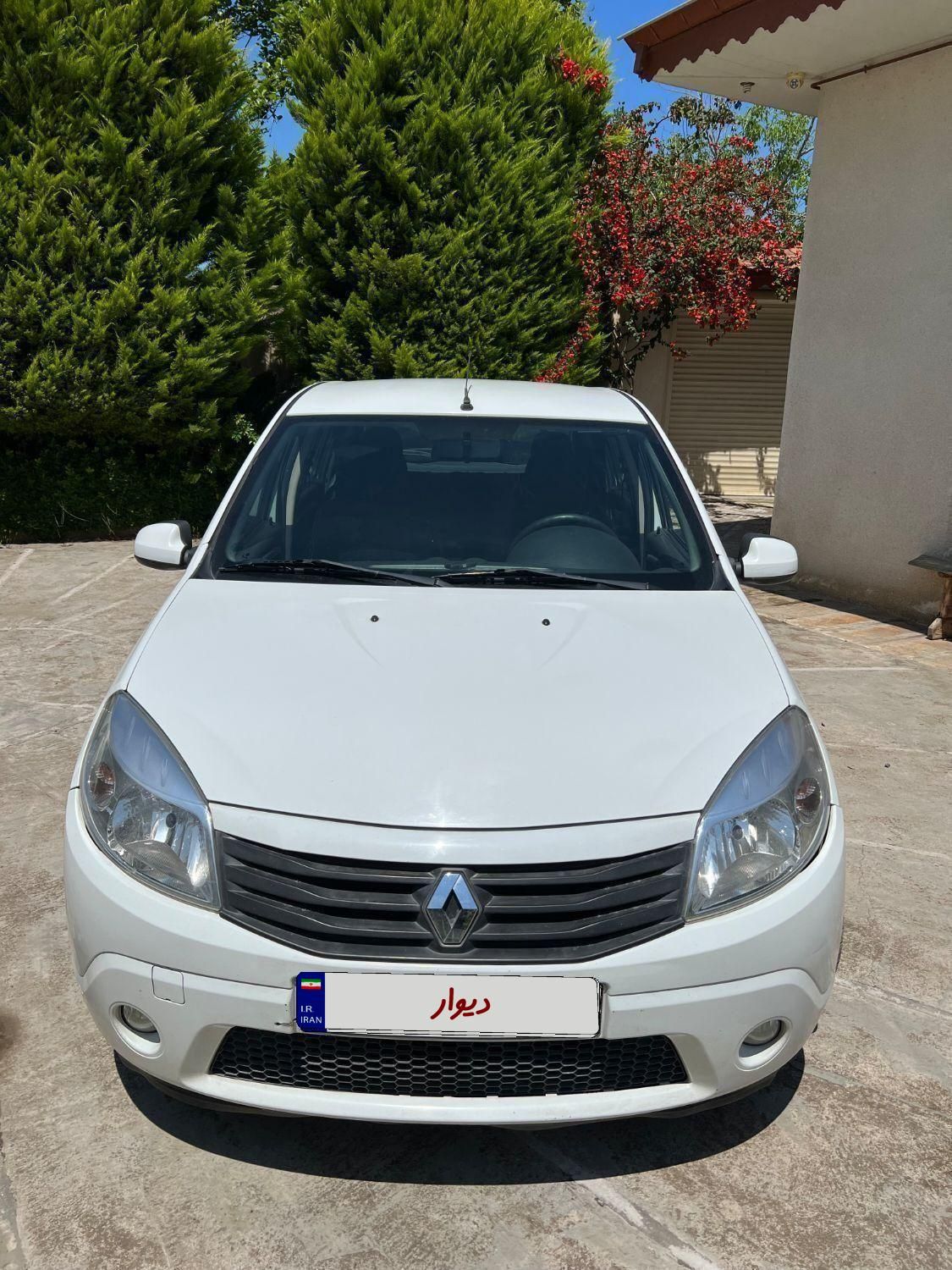 رنو ساندرو اتوماتیک - 1395