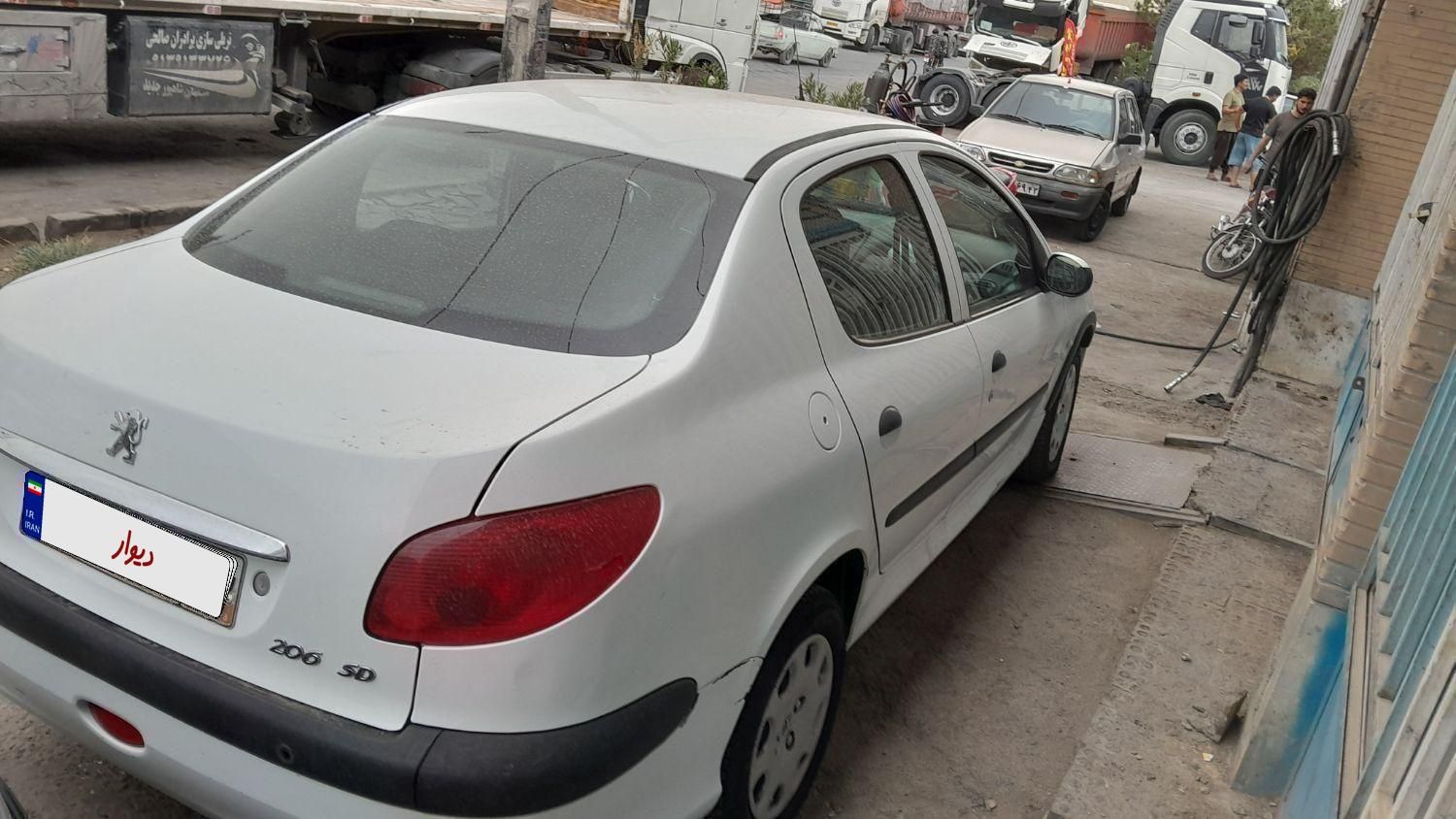 پژو ۲۰۶ صندوق دار v8 - 1395