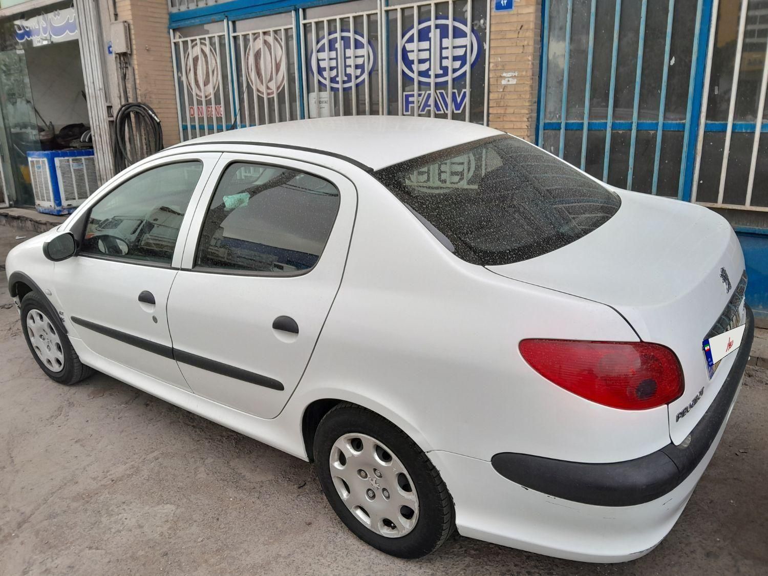 پژو ۲۰۶ صندوق دار v8 - 1395