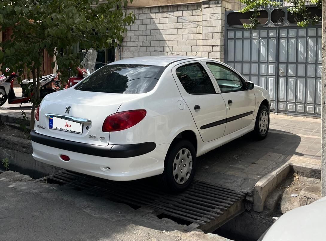 پژو ۲۰۶ صندوق دار v8 - 1398