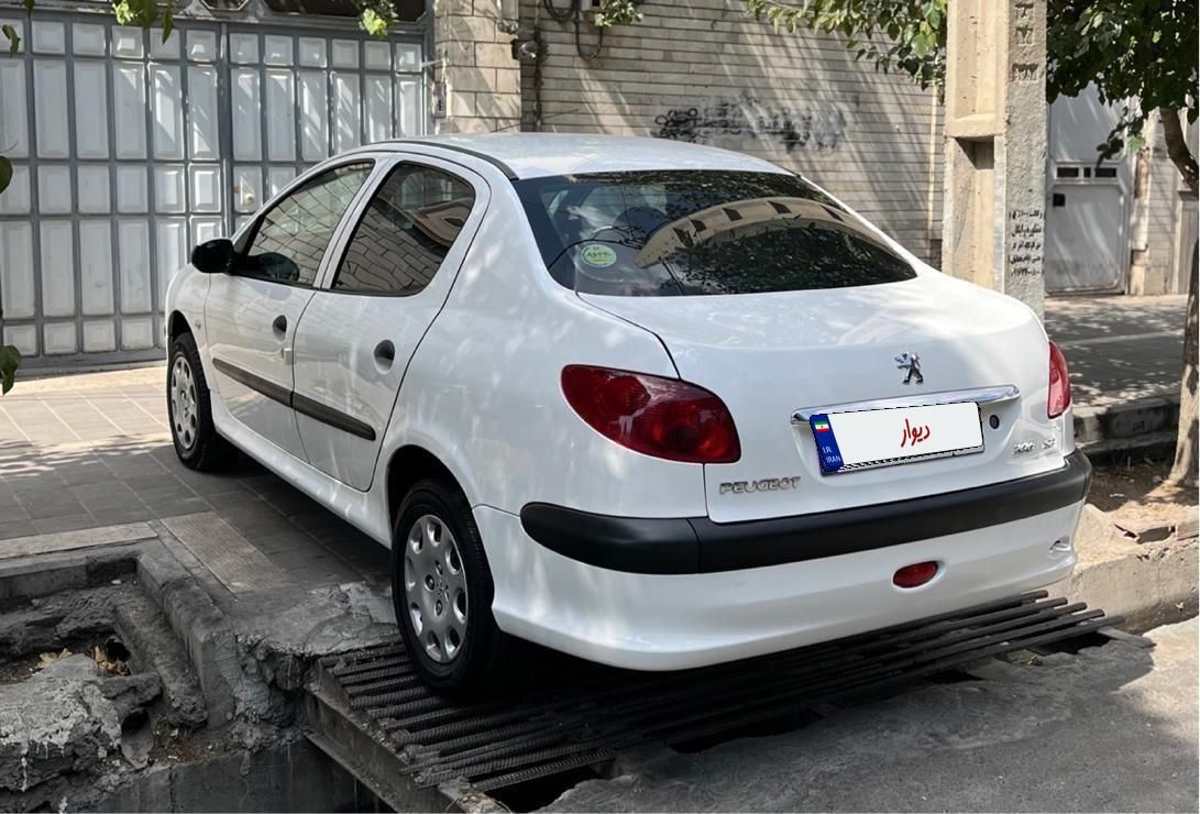 پژو ۲۰۶ صندوق دار v8 - 1398