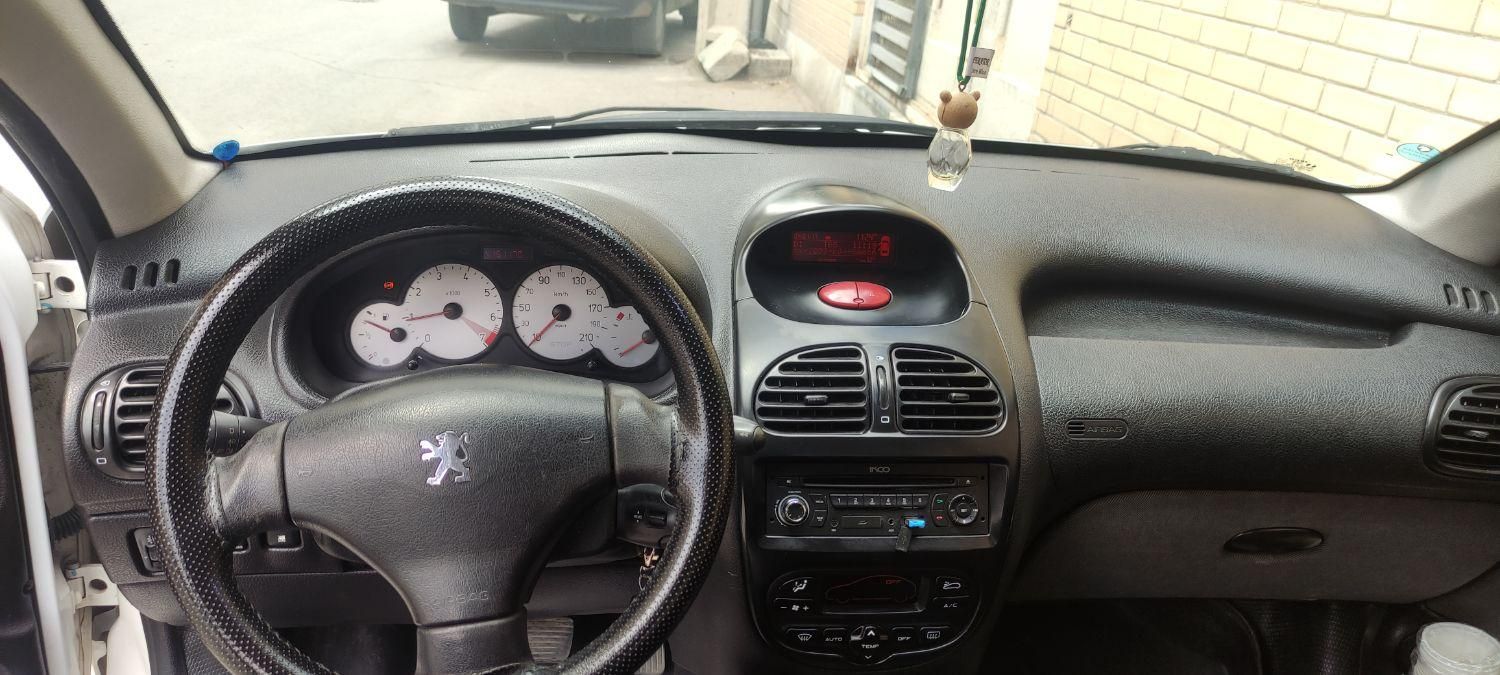 پژو ۲۰۶ صندوق دار v8 - 1395