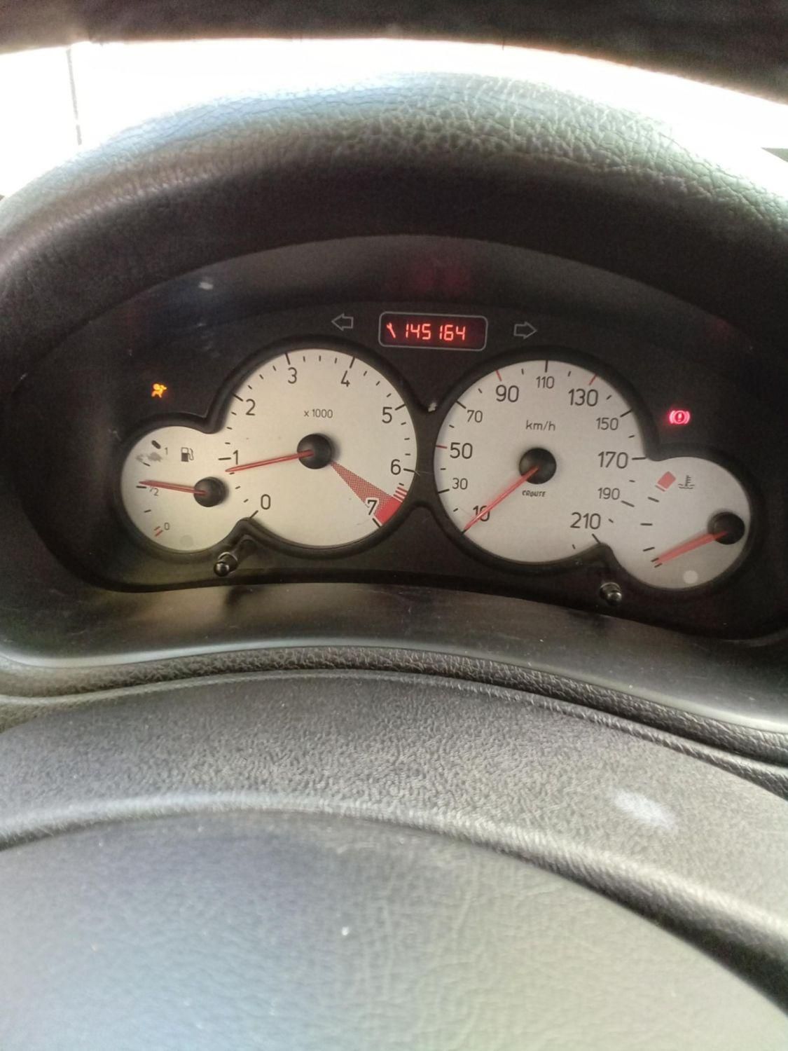 پژو ۲۰۶ صندوق دار v8 - 1397
