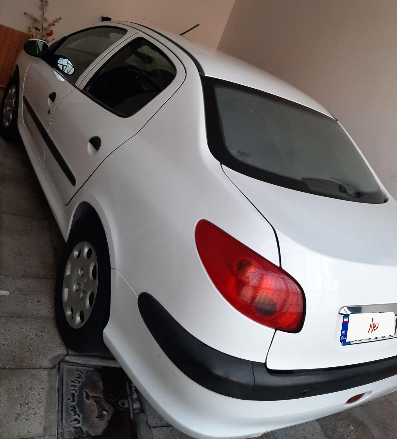 پژو ۲۰۶ صندوق دار v8 - 1393